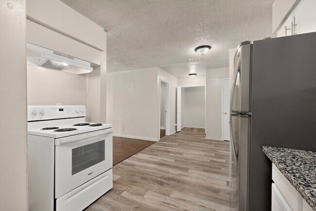 Building Photo - 937 Cleardale Dr