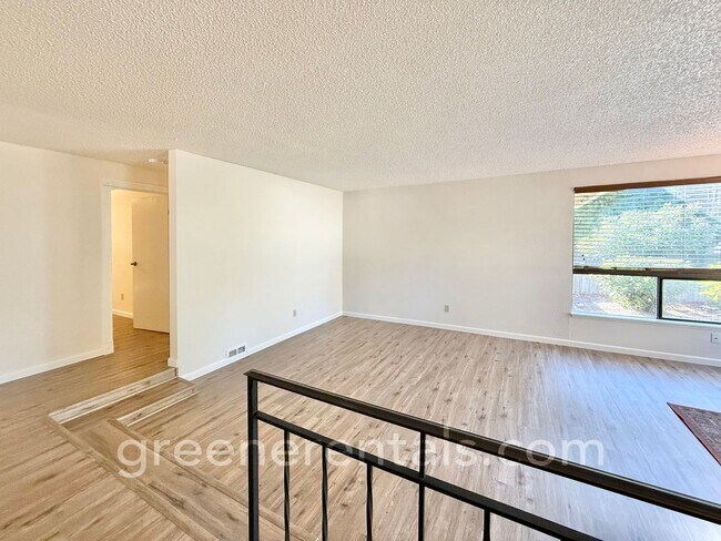 Building Photo - Cozy Meets Convenient in This Lacey Charme...