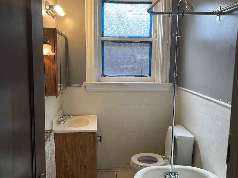 Building Photo - 857 Blair Ave