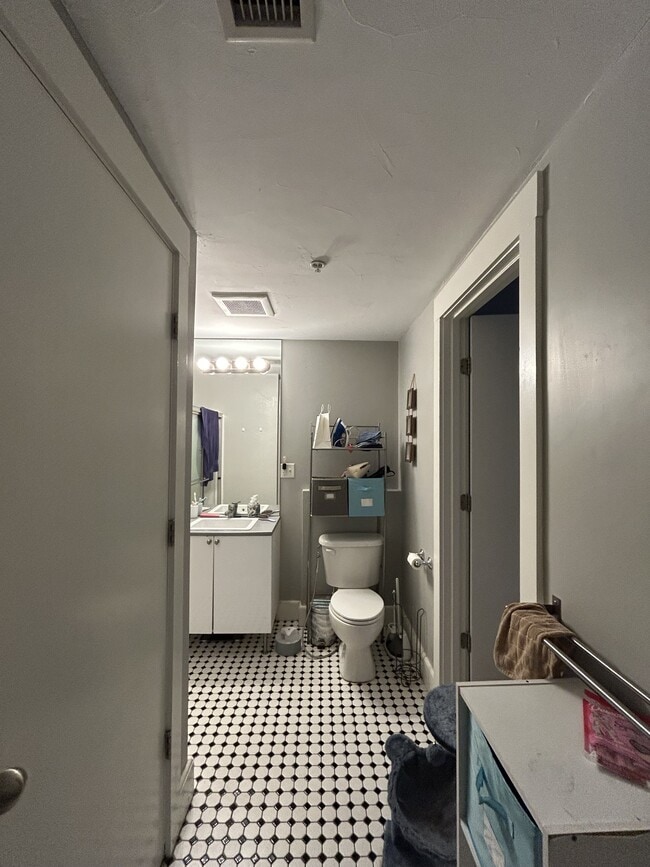 Building Photo - 28 Adams St