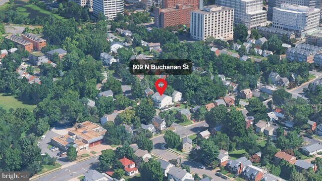 Building Photo - 809 N Buchanan St