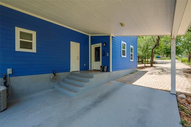 Building Photo - 719 Birch Ln