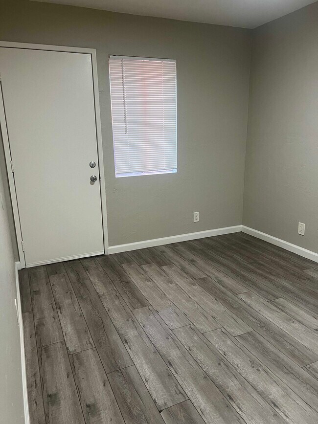 Building Photo - 2124 90th Ave