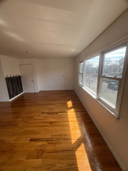 Building Photo - 221 Custer Ave