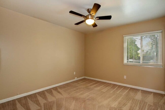 Building Photo - Adorable College Green 3 BDRM 2 BATH avail...