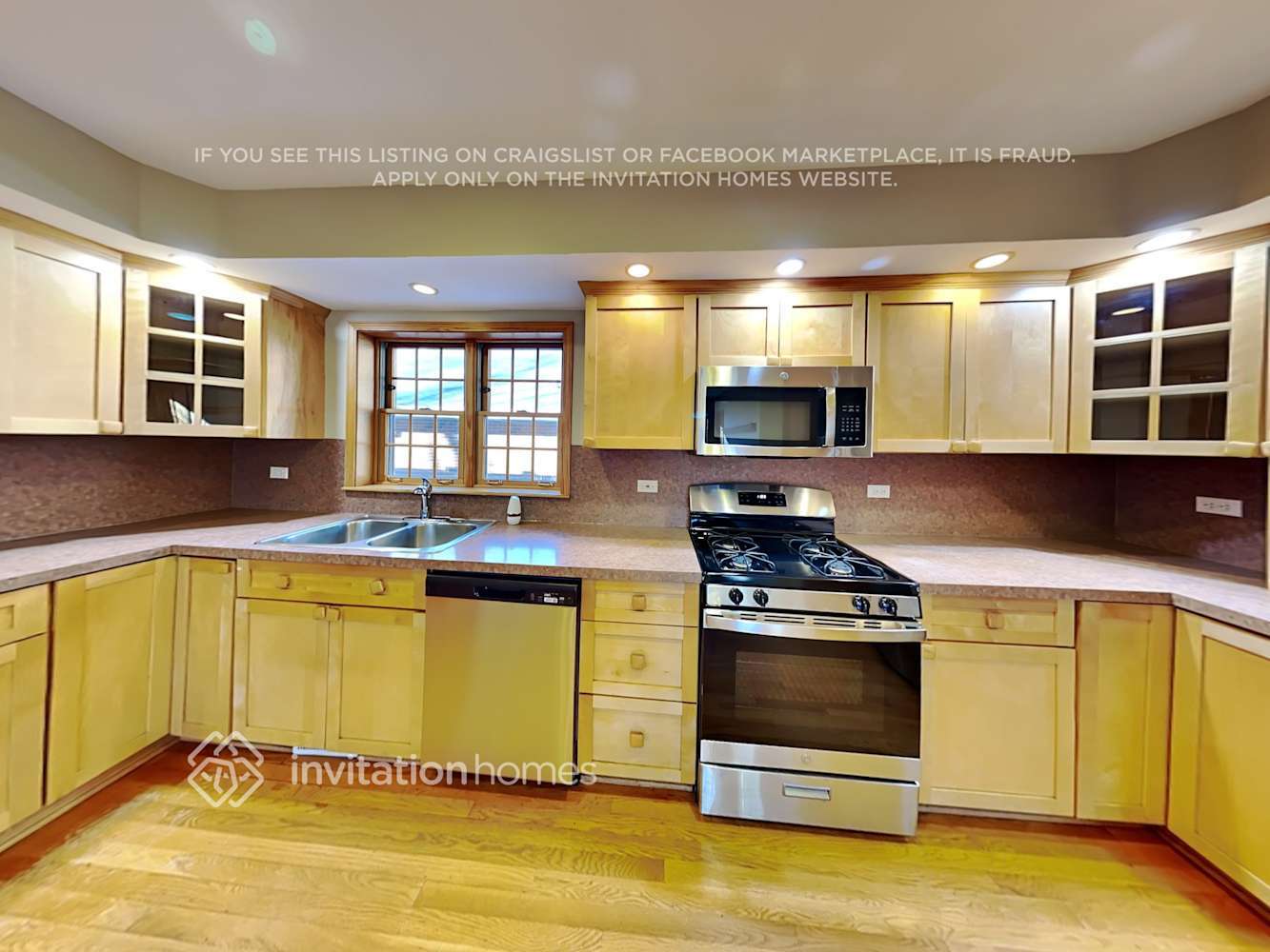 Building Photo - 9131 S Sacramento Ave