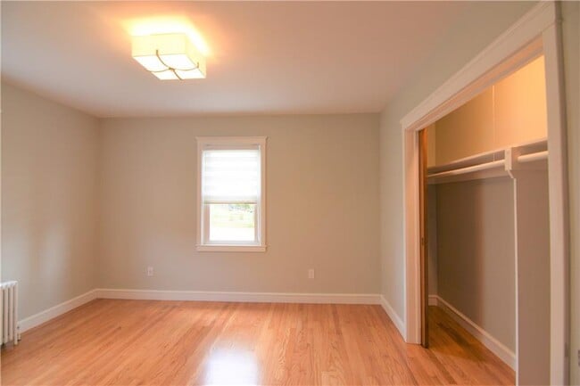 Building Photo - 5 Holten Ave
