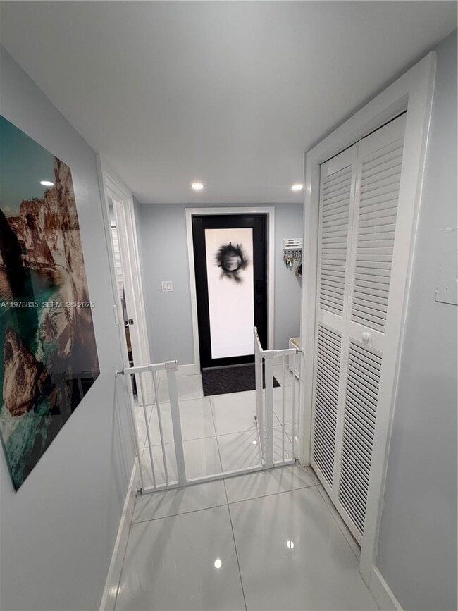 Building Photo - 844 W 41st St