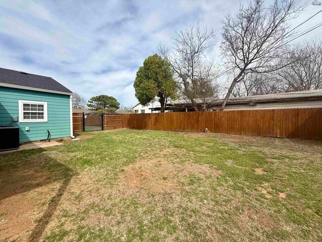 Building Photo - 1603 Oceola Ave