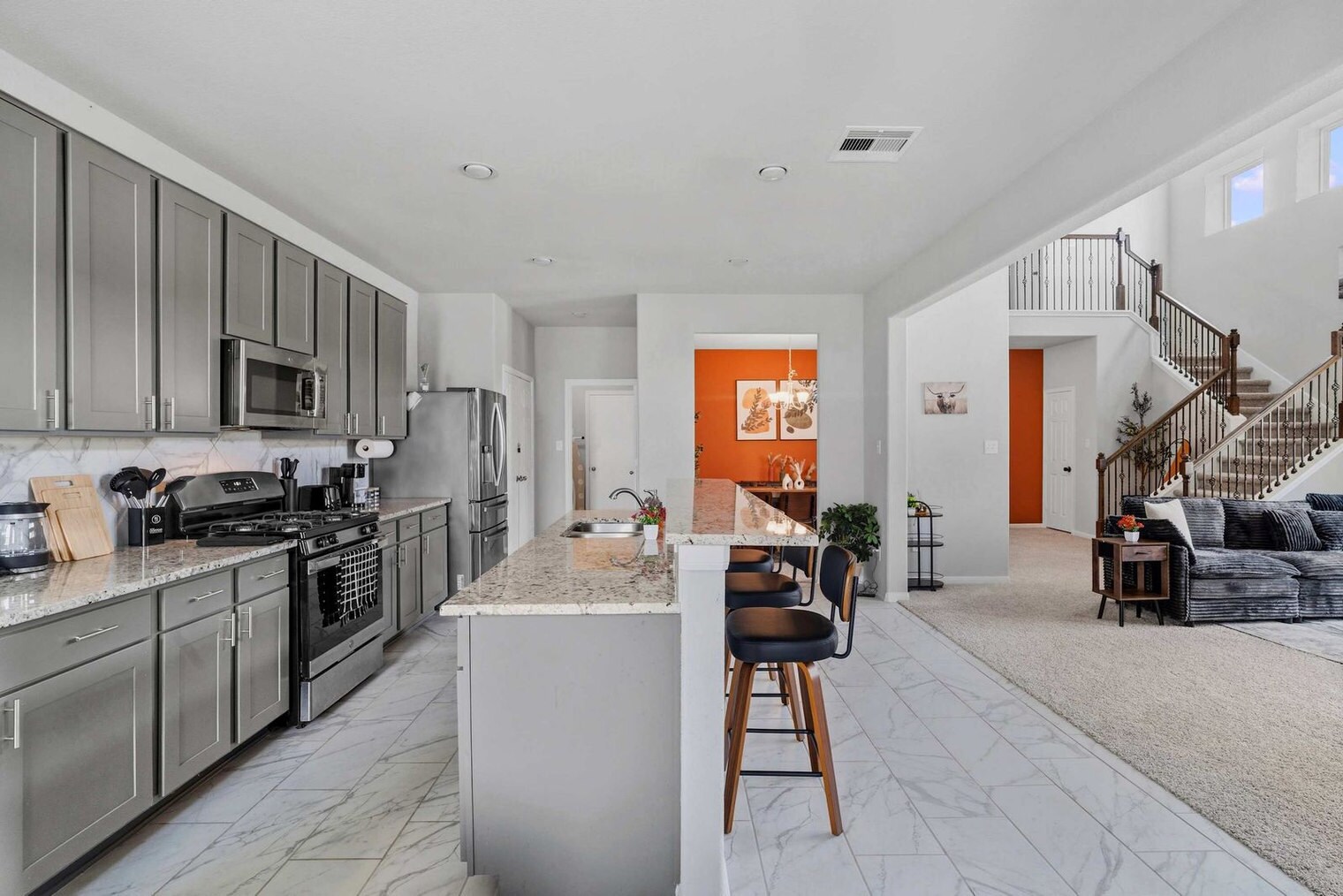 Building Photo - 5462 Grand View Dr