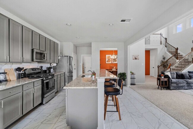Building Photo - 5462 Grand View Dr