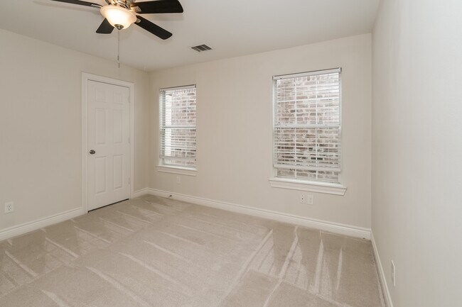 Building Photo - 2605 Cheshire Oaks Dr