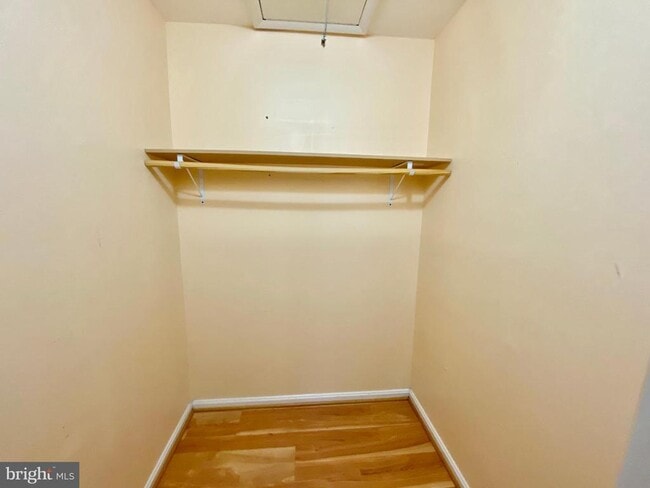 Building Photo - 8864 Walutes Cir