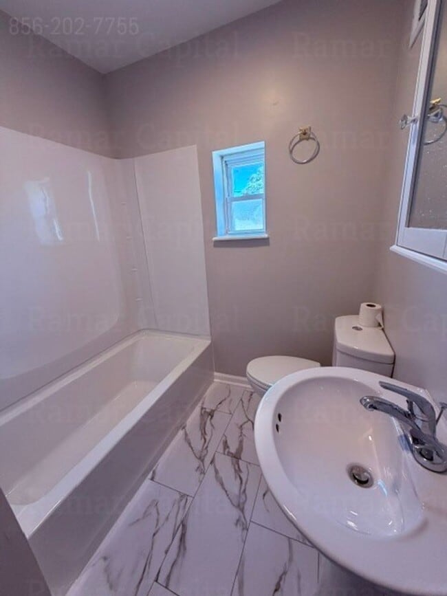 Building Photo - East Camden -  3BR Home with Modern Finishes and Central A/C