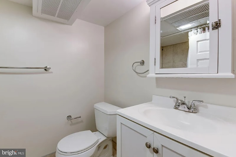 Building Photo - 3122 Warder St NW