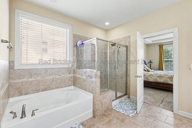 Building Photo - 747 Coralbell Way