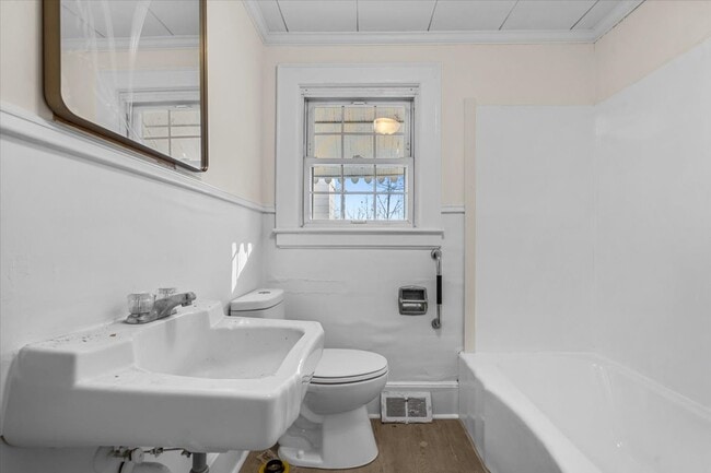 Building Photo - 807 Shamrock Rd