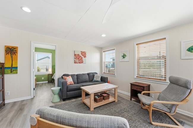 Building Photo - 4031 Panola Dr