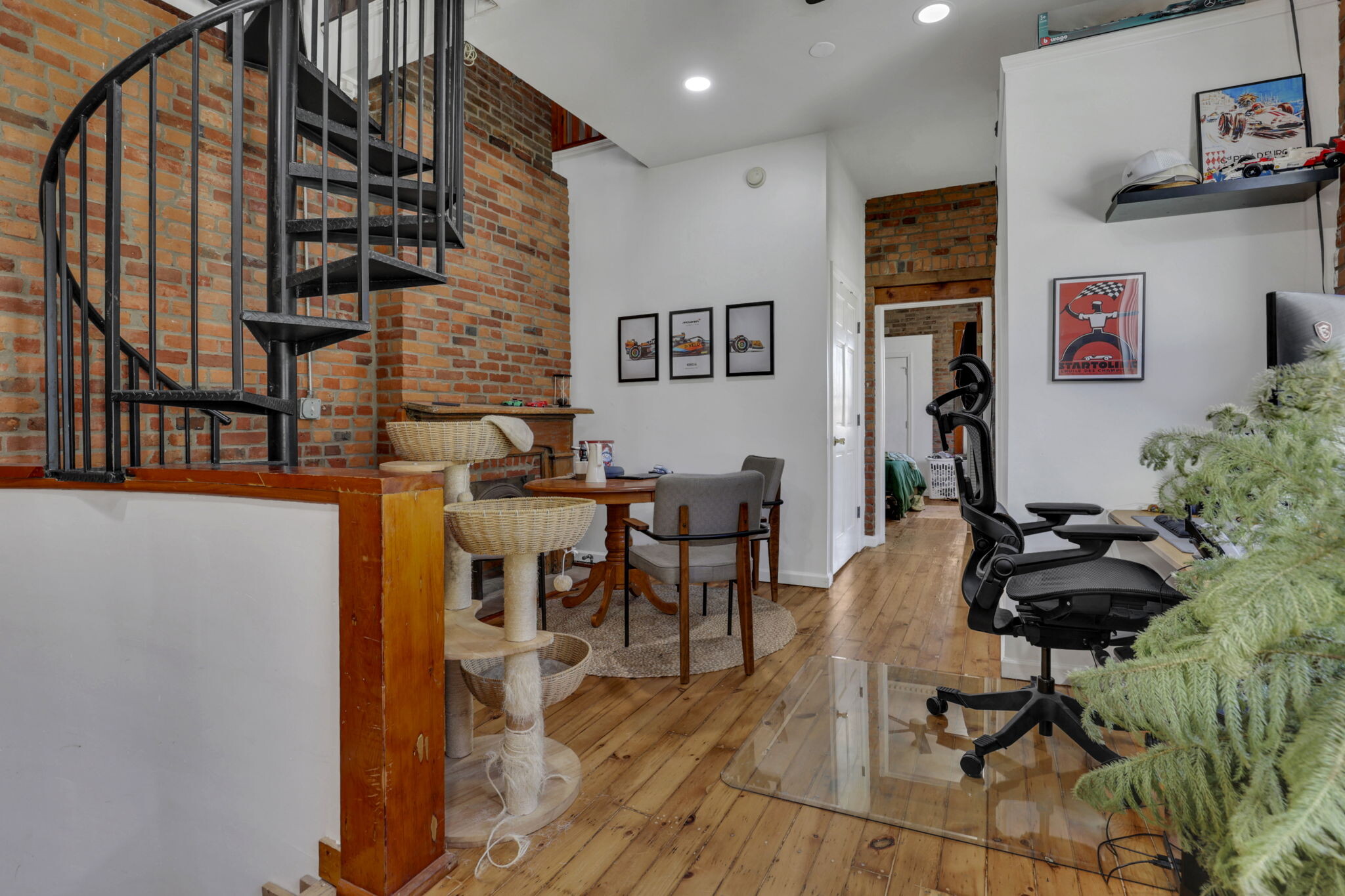 2nd floor den - 58 E 4th Ave