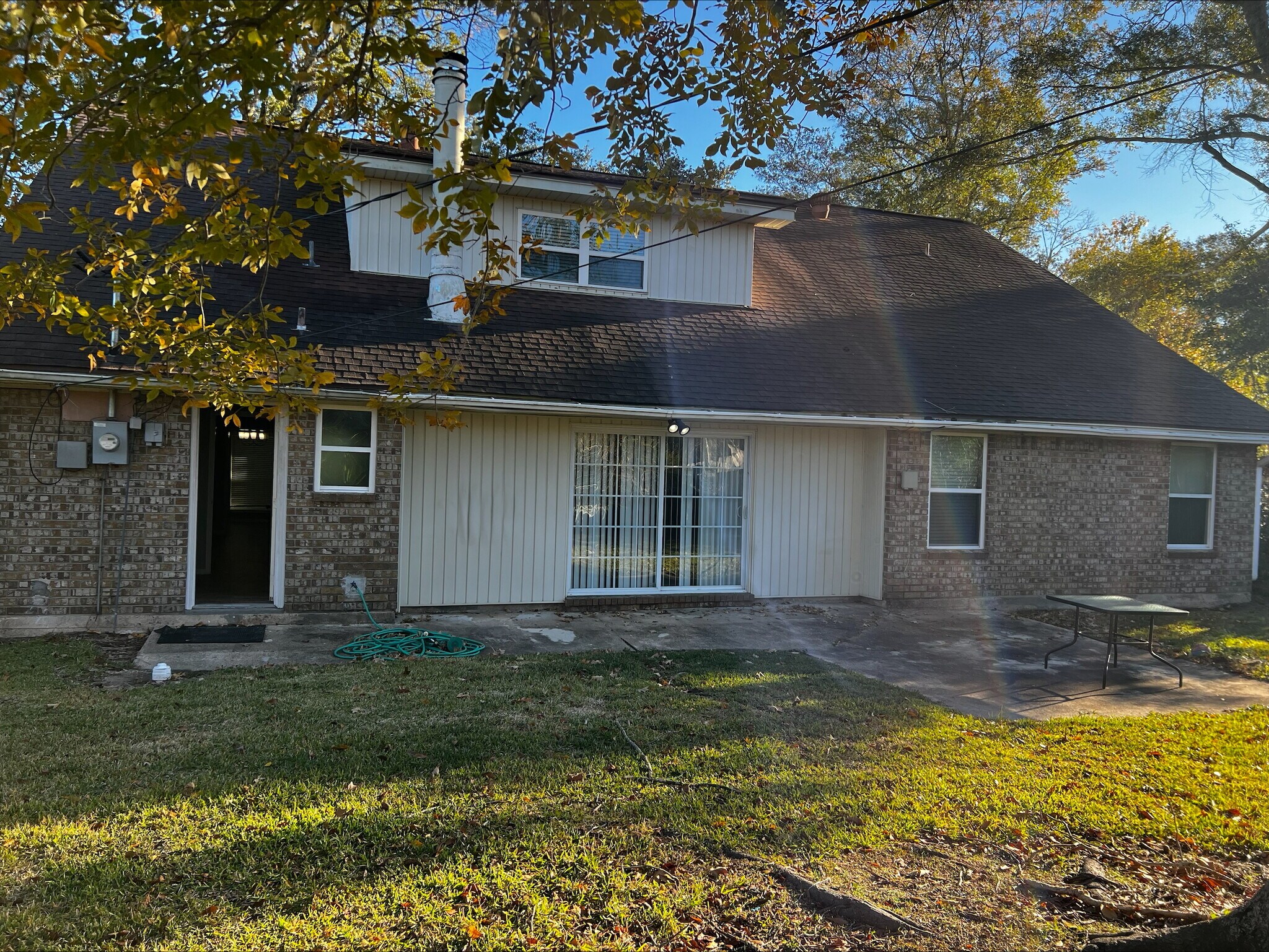 Building Photo - 835 Chatwood Dr