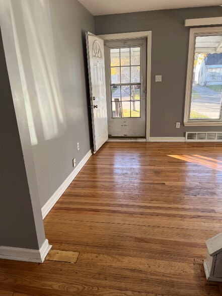 Building Photo - 18860 Poinciana