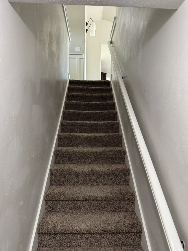 Building Photo - 890 W 110 S
