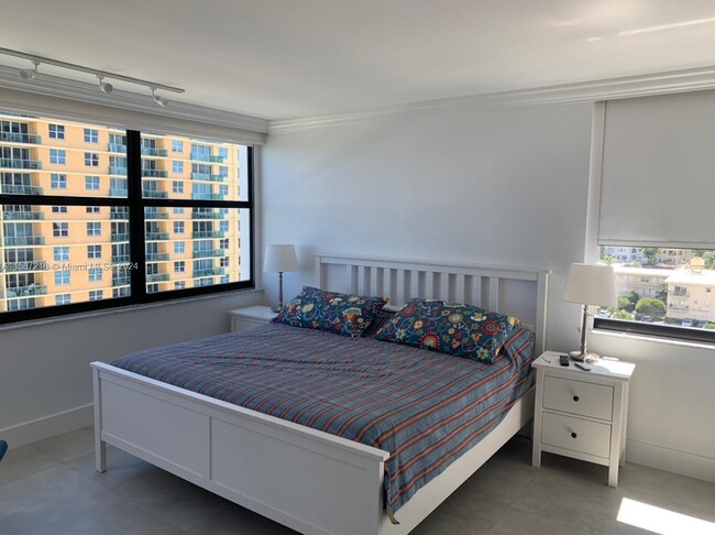 Building Photo - 2301 S Ocean Dr