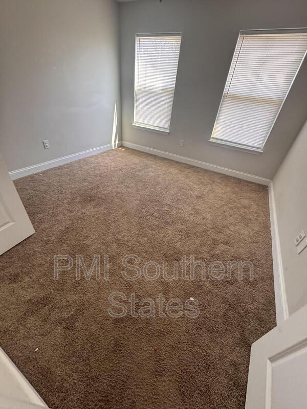 Building Photo - 217 Walnut Hill Dr