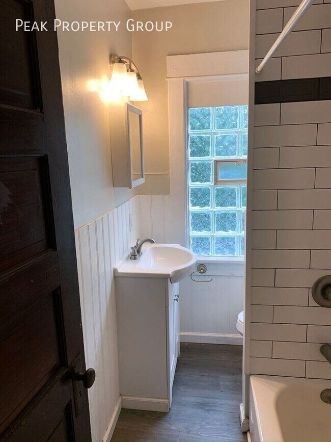 Building Photo - 293 E 14th Ave