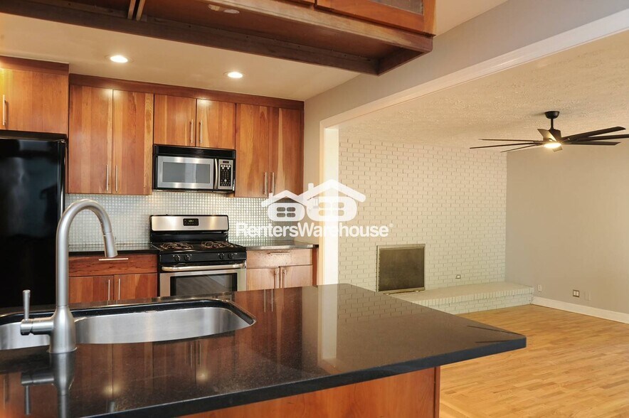 Building Photo - 1704 Belle Isle Cir NE