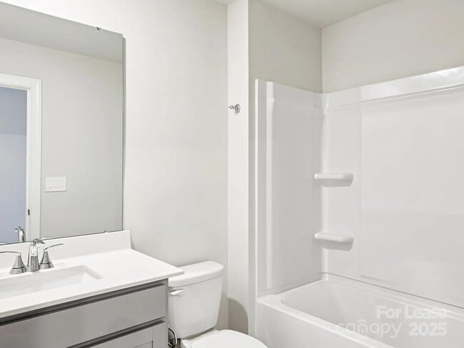 Building Photo - 6122 Starview Ter