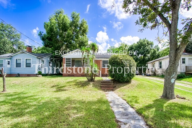 Building Photo - 8057 Oakwood St