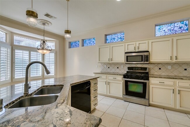 Building Photo - 10041 Woodhouse Dr