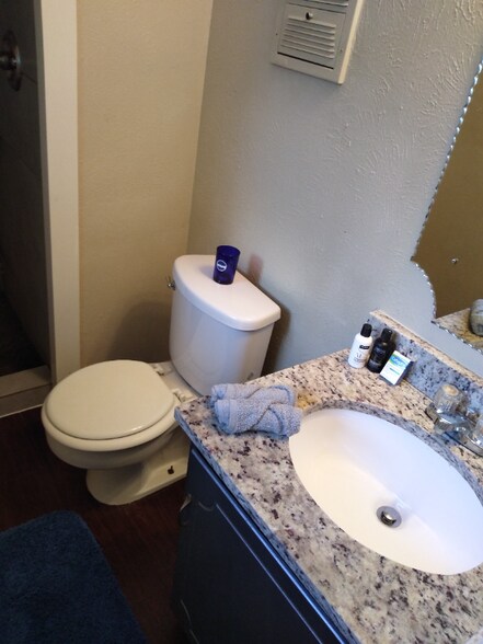 Building Photo - 5716 Saramac Dr