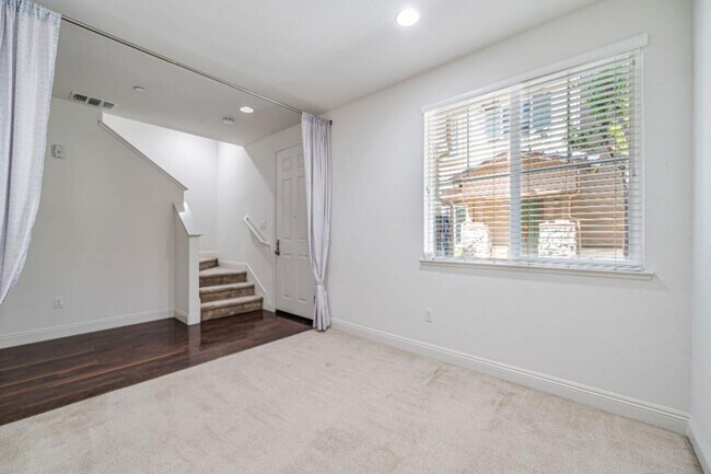 Building Photo - 6704 S Mariposa Ln
