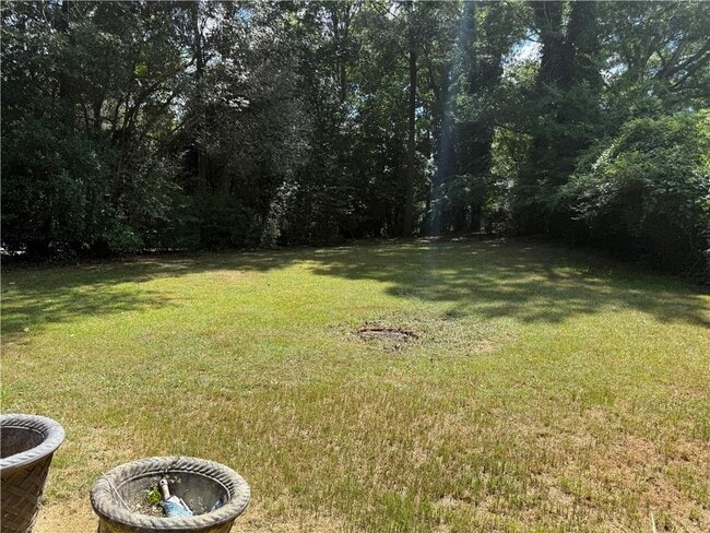 Building Photo - 3155 Oak Dr