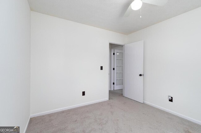 Building Photo - 4091 E Meadow Dr