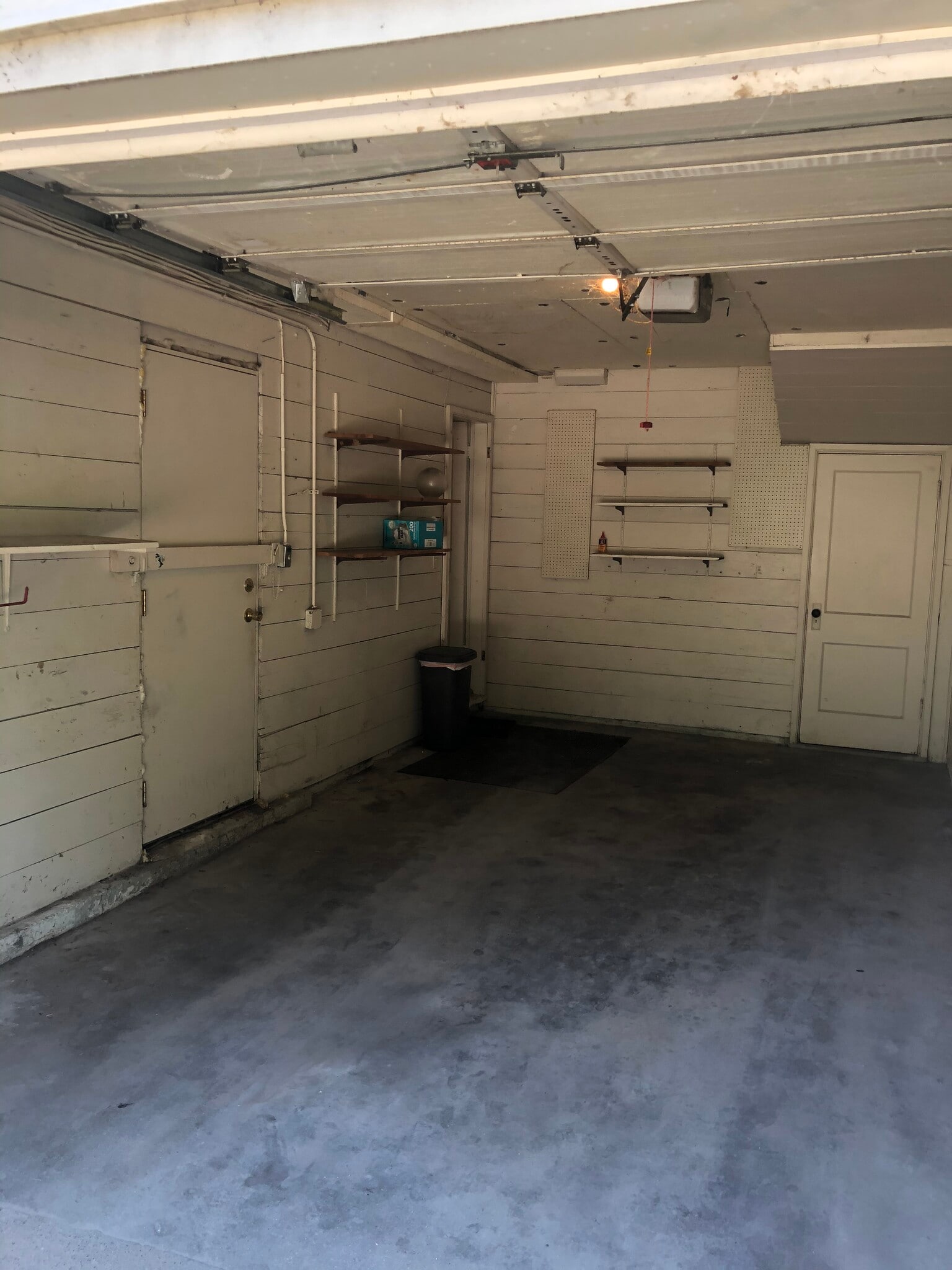 Garage - 1210 W Murdock St
