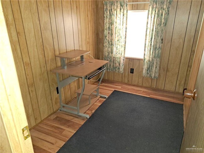 Building Photo - 402 Cory Dr