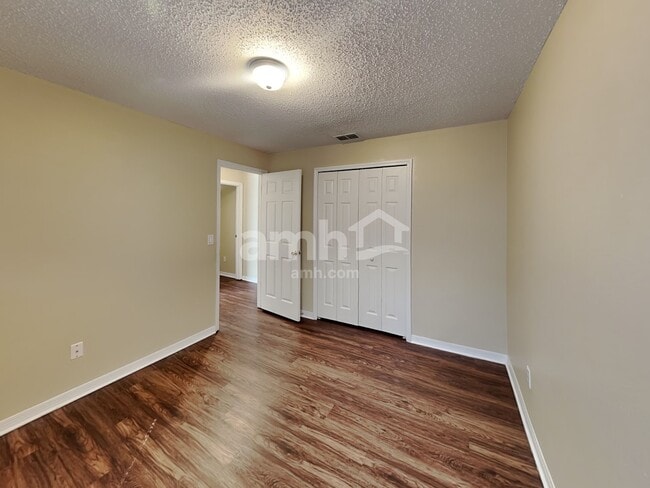 Building Photo - 333 Bay St