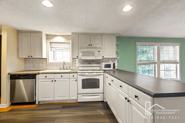 Building Photo - 148 Pine Tree Path