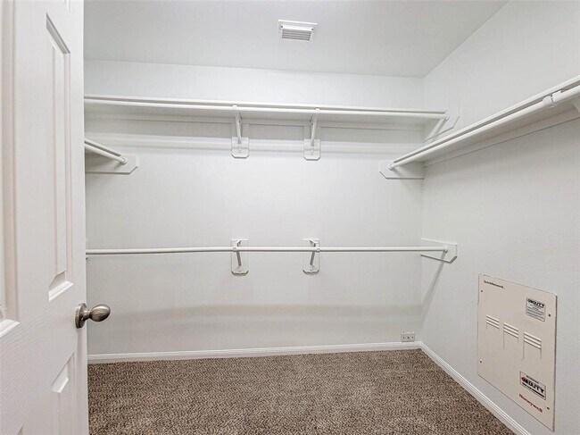 Building Photo - 226 Fairwind Trail Dr