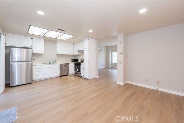 Building Photo - 656 Springbrook N