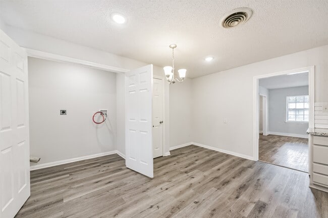 Building Photo - 1030 Perkins Dr