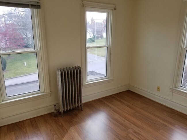 Building Photo - 250-252 Garfield Street