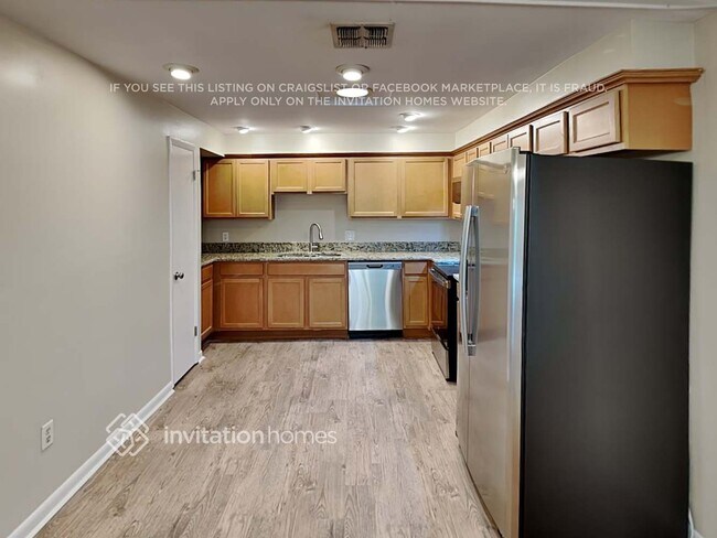 Building Photo - 1463 Oak Pl