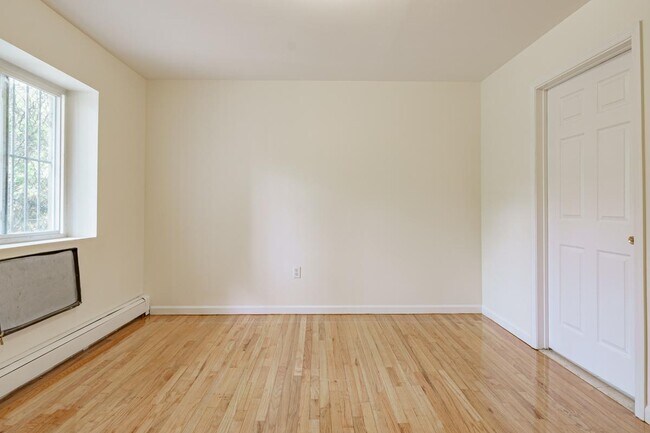 Building Photo - 1337 Park Pl