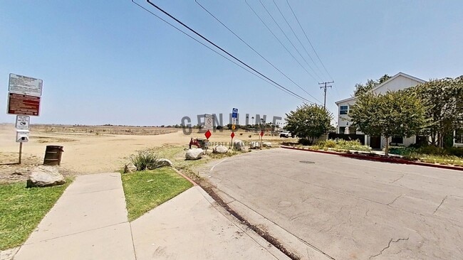 Building Photo - Spacious 3Bd 2.5Ba 2 Story Home w/ Fabulou...