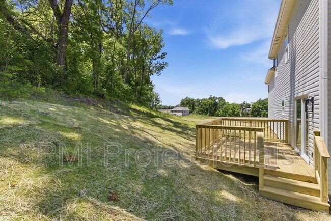 Building Photo - 406 Legends Court