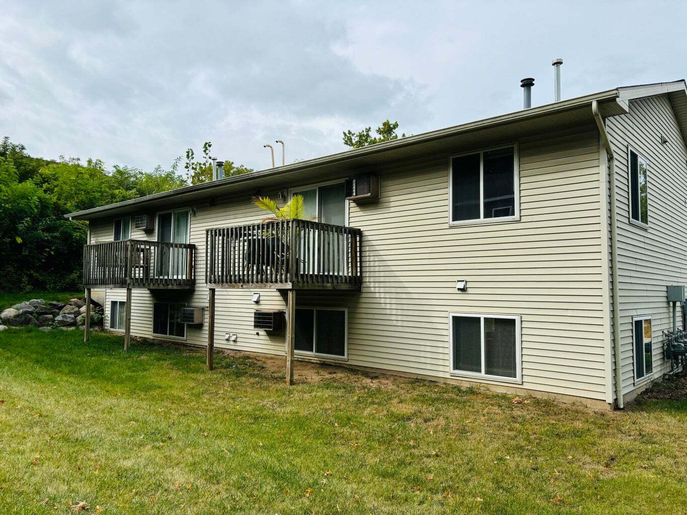 Building Photo - 835 Grand Ave NE